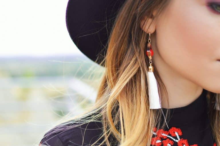 Synthetic Quantum Fashion Sensing Networks Detecting Innovations